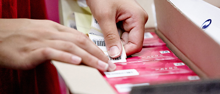 Sekundärverpackung etikettieren Sekundärverpackung etikettieren
